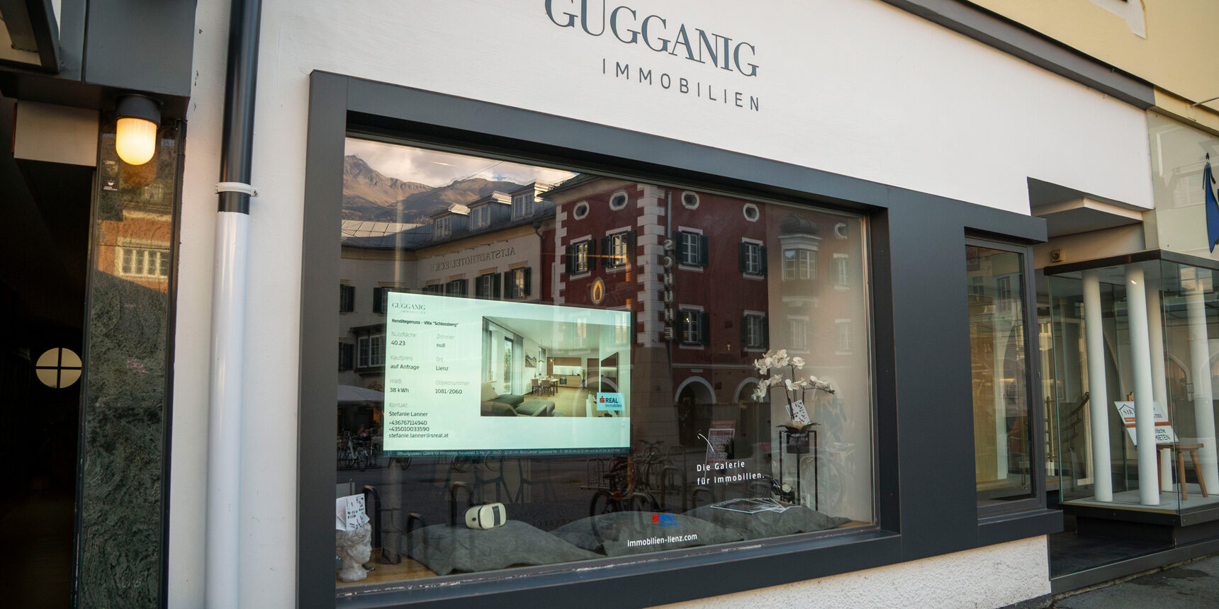 Schaufenster Screen bei Gugganig Immobilien in Lienz