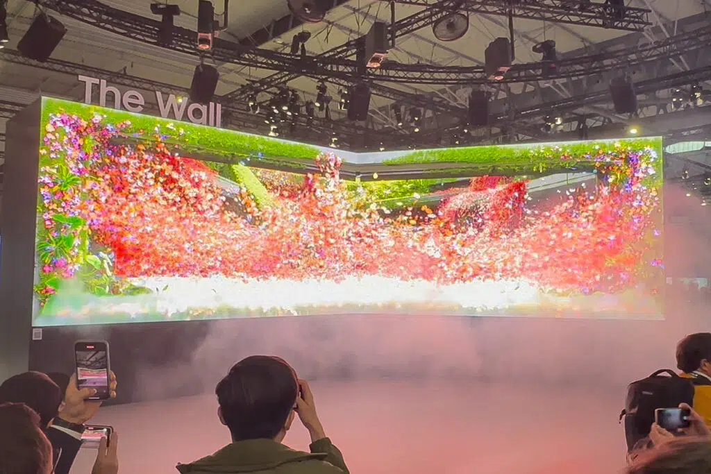 3D Screen auf der Messe ISE 2025 in Barcelona
