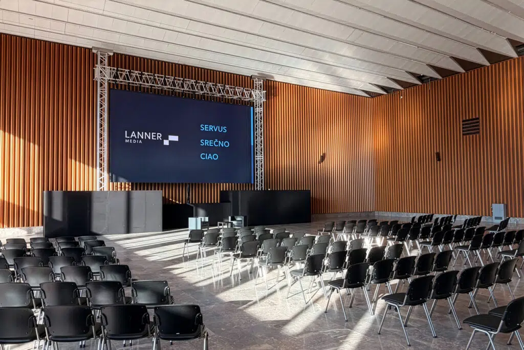 wallerie-indoor-led-wall-laibach-messezentrum-laibach Indoor LED-Wall in der Messehalle Laibach