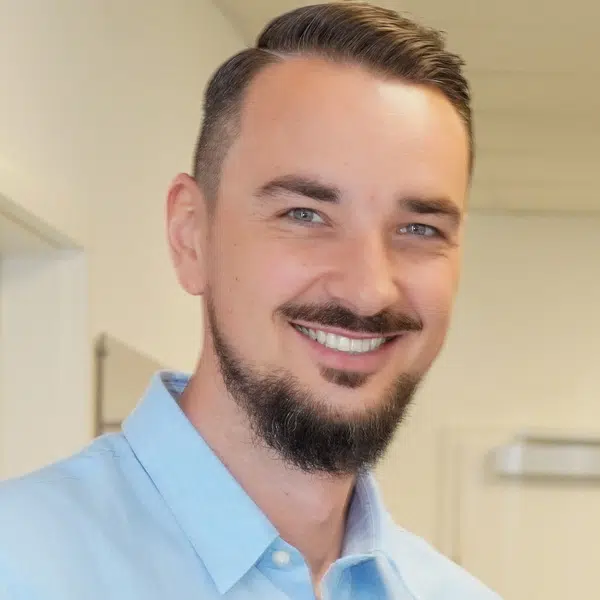 christian-woellik-framach Portraitfoto von Christian Wöllik der Firma FRAMACH