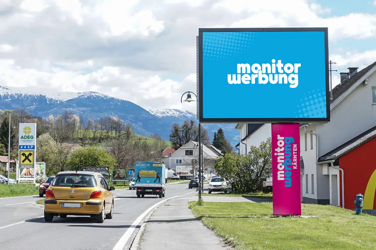 dooh-werbenetzwerk-monitorwerbung-led-wall-stehend LED Wall neben einer Straße